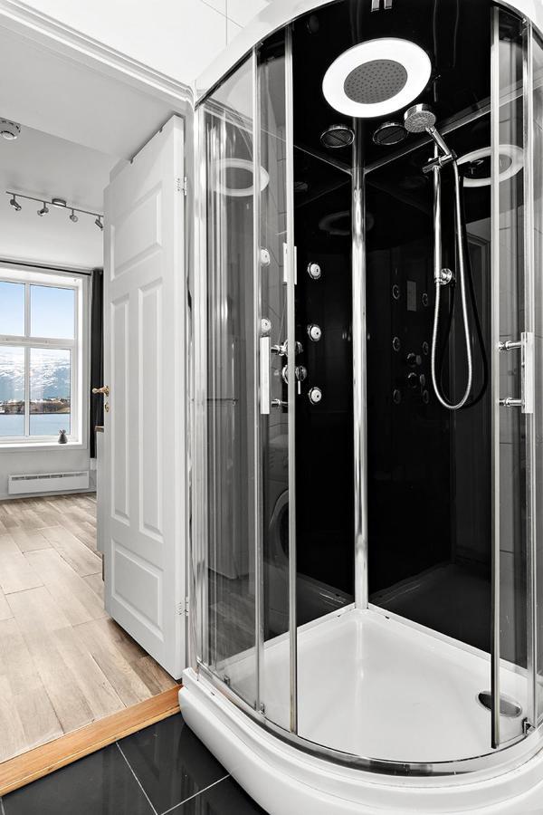 Small, Central And Quiet Studio Apartment In Alesund Bagian luar foto
