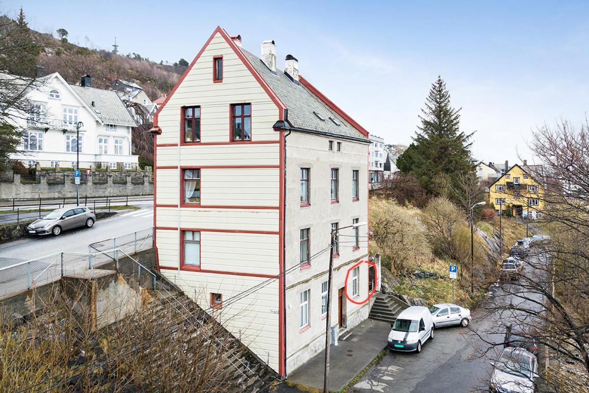 Small, Central And Quiet Studio Apartment In Alesund Bagian luar foto